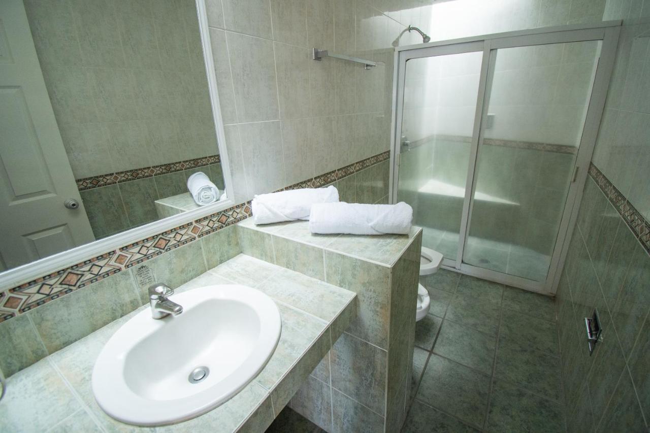 Auto Hotel Hacienda Arriba 莱昂 外观 照片